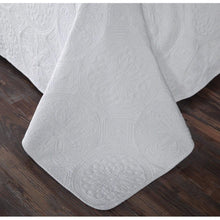 Load image into Gallery viewer, King size White 3-Piece Quilt Bedspread Set 100-Percent Cotton Floral Medallion Pattern